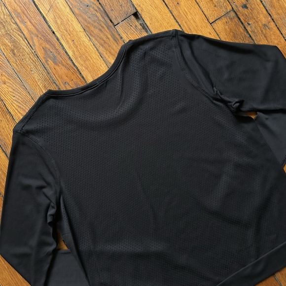 Lululemon Shirt Women 8 Black Breeze By Long Sleeve Athletic Athleisure Yoga - Picture 7 of 8